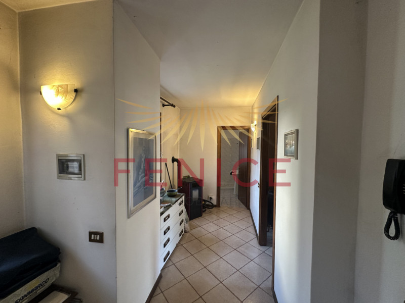 Scopri questa splendida casa a schiera centrale situata nella rinomata zona di Valdobbiadene, un ...