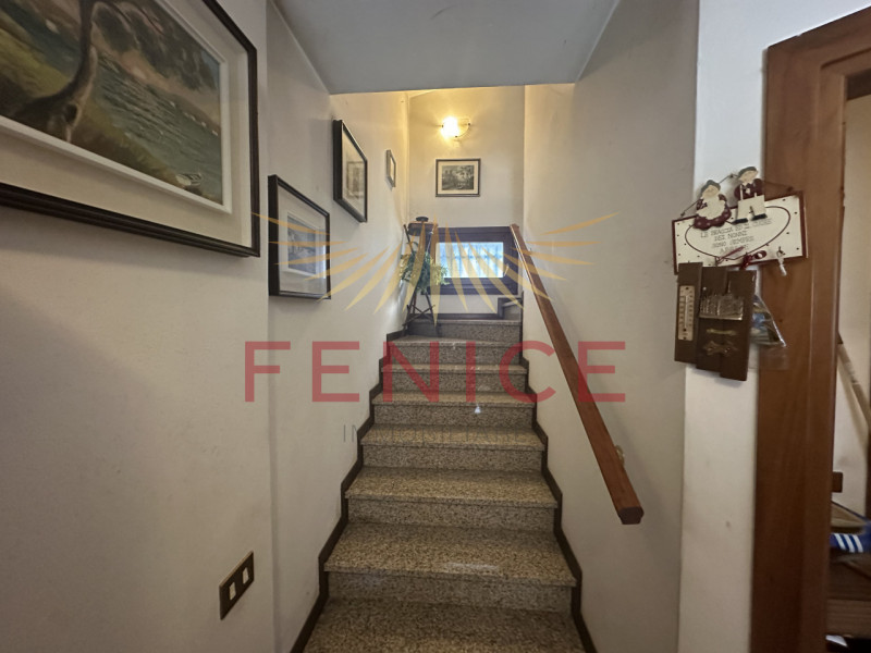 Scopri questa splendida casa a schiera centrale situata nella rinomata zona di Valdobbiadene, un ...