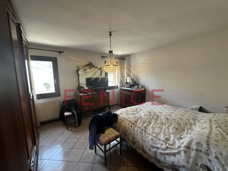 Scopri questa splendida casa a schiera centrale situata nella rinomata zona di Valdobbiadene, un ...