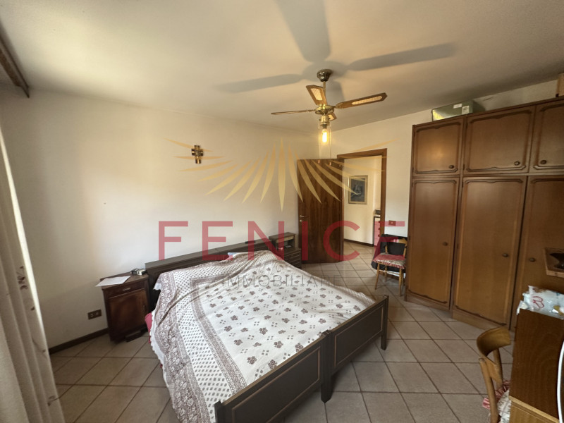 Scopri questa splendida casa a schiera centrale situata nella rinomata zona di Valdobbiadene, un ...