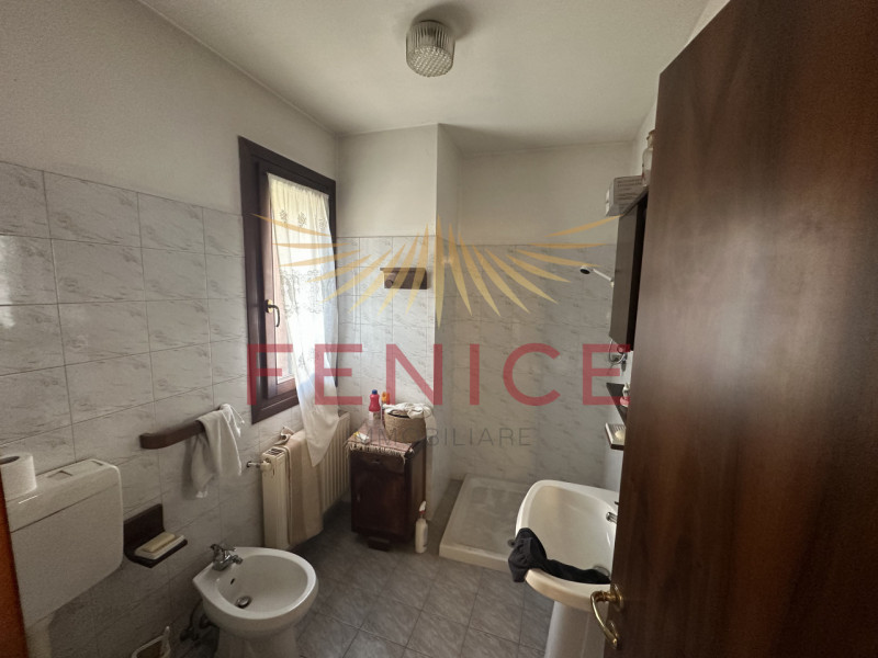 Scopri questa splendida casa a schiera centrale situata nella rinomata zona di Valdobbiadene, un ...