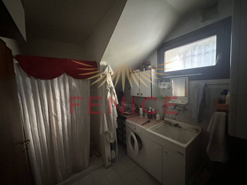 Scopri questa splendida casa a schiera centrale situata nella rinomata zona di Valdobbiadene, un ...