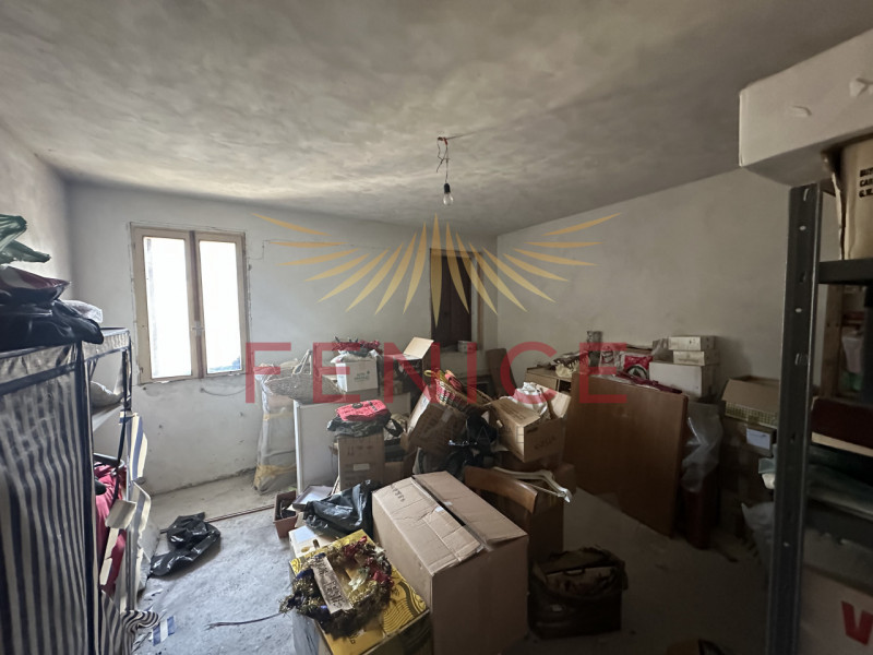 Scopri questa splendida casa a schiera centrale situata nella rinomata zona di Valdobbiadene, un ...