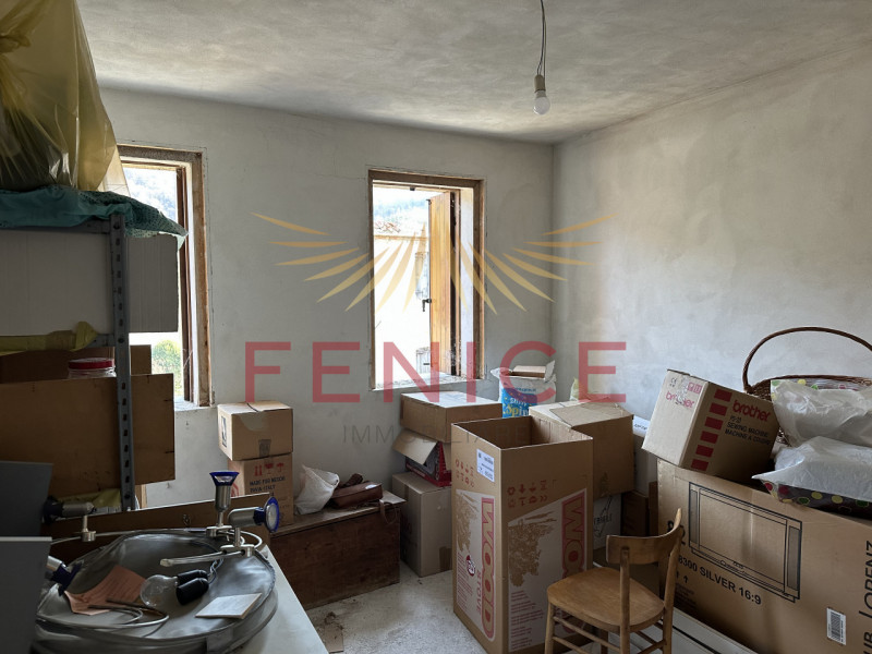 Scopri questa splendida casa a schiera centrale situata nella rinomata zona di Valdobbiadene, un ...