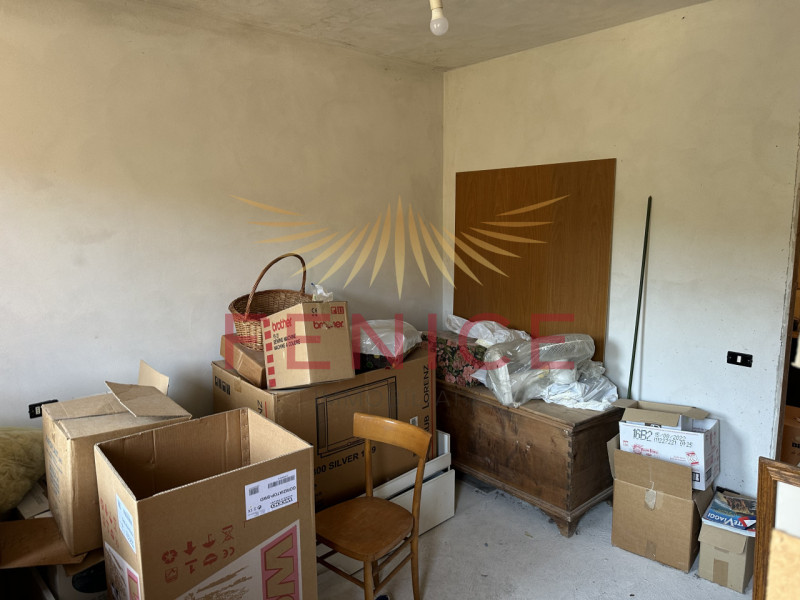 Scopri questa splendida casa a schiera centrale situata nella rinomata zona di Valdobbiadene, un ...