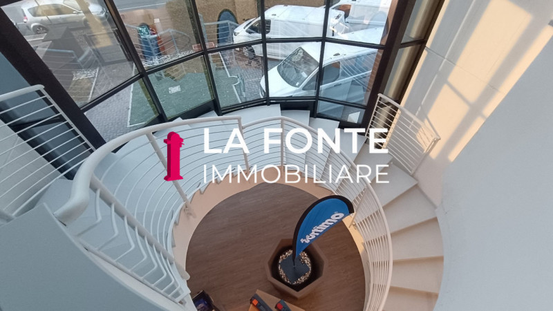 Camin, Padova Magazzino Logistico già Scaffalato con 1800 posti pallet alti e con grande portata,...