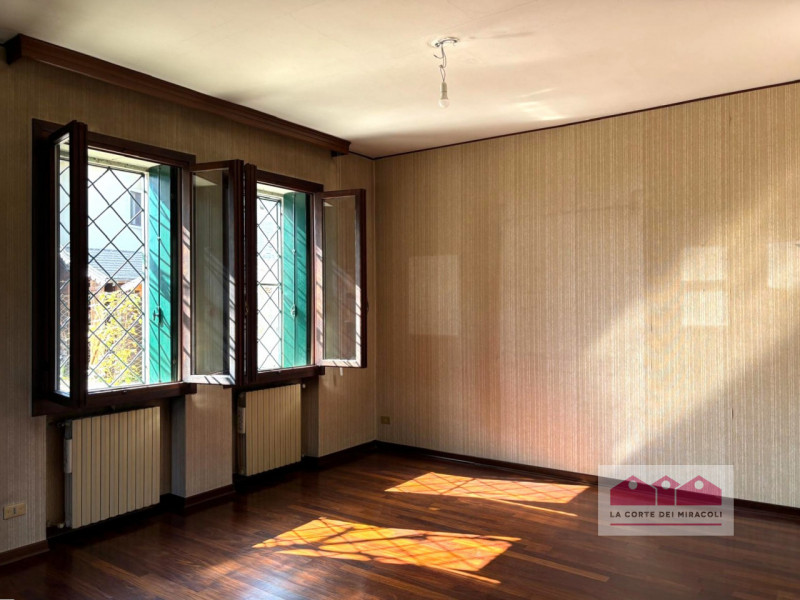 COSTABISSARA CENTRO: VILLA SINGOLA CON TERRENO EDIFICABILE E DEPANDANCE. PIANO TERRA CON INGRESSO...