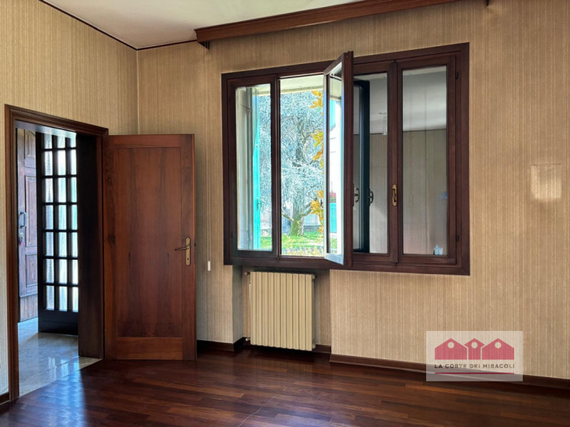 COSTABISSARA CENTRO: VILLA SINGOLA CON TERRENO EDIFICABILE E DEPANDANCE. PIANO TERRA CON INGRESSO...