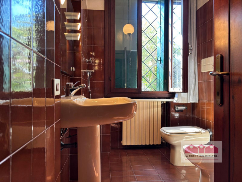 COSTABISSARA CENTRO: VILLA SINGOLA CON TERRENO EDIFICABILE E DEPANDANCE. PIANO TERRA CON INGRESSO...