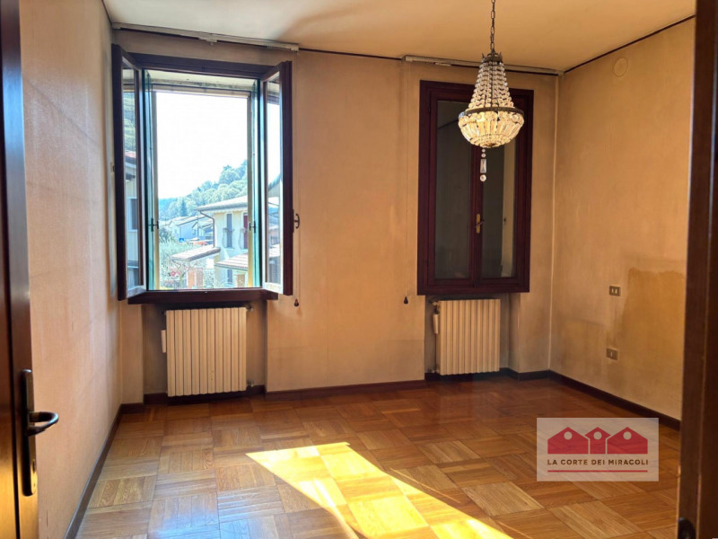 COSTABISSARA CENTRO: VILLA SINGOLA CON TERRENO EDIFICABILE E DEPANDANCE. PIANO TERRA CON INGRESSO...