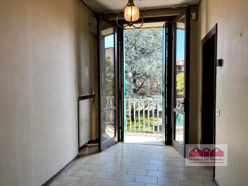 COSTABISSARA CENTRO: VILLA SINGOLA CON TERRENO EDIFICABILE E DEPANDANCE. PIANO TERRA CON INGRESSO...