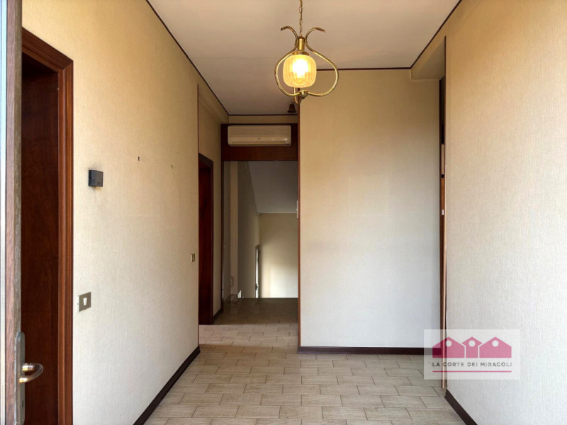 COSTABISSARA CENTRO: VILLA SINGOLA CON TERRENO EDIFICABILE E DEPANDANCE. PIANO TERRA CON INGRESSO...