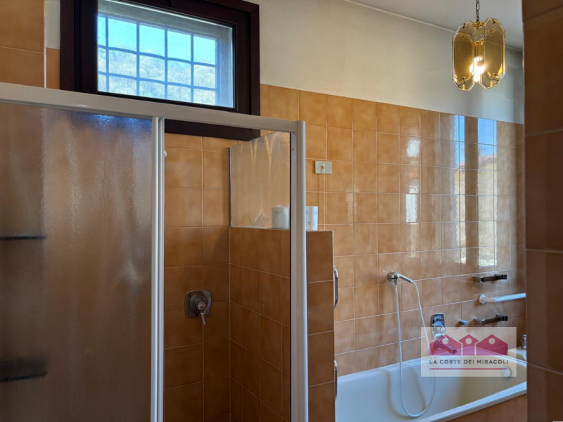 COSTABISSARA CENTRO: VILLA SINGOLA CON TERRENO EDIFICABILE E DEPANDANCE. PIANO TERRA CON INGRESSO...