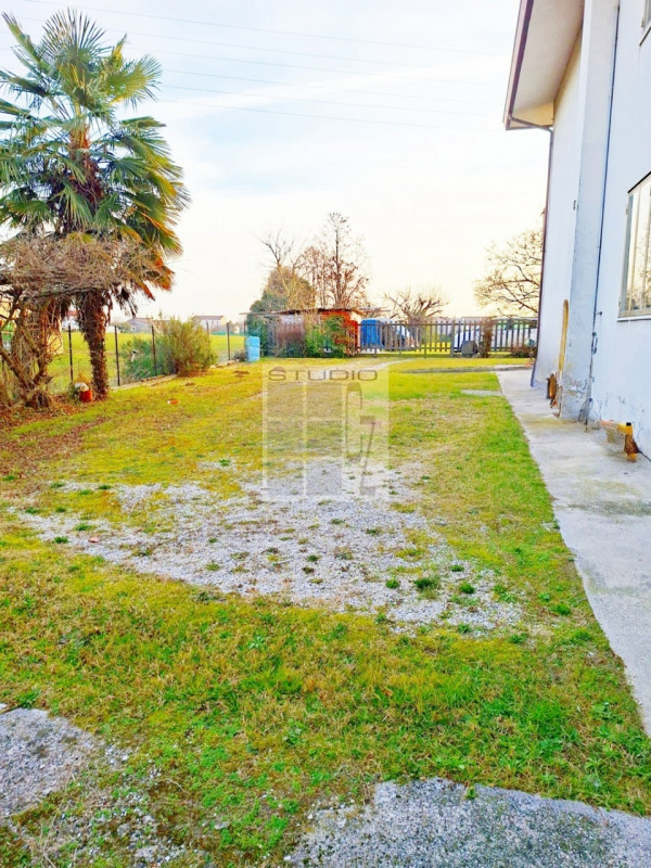 Ecco la casa giusta per te!
Finalmente un'abitazione con stanze ampie e luminose, camere grandi e...