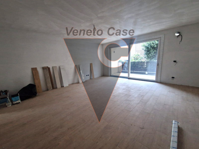 Scoprite questo affascinante appartamento di circa 95 mq situato a Padova, una delle città più st...