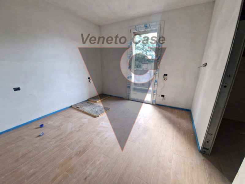 Scoprite questo affascinante appartamento di circa 95 mq situato a Padova, una delle città più st...