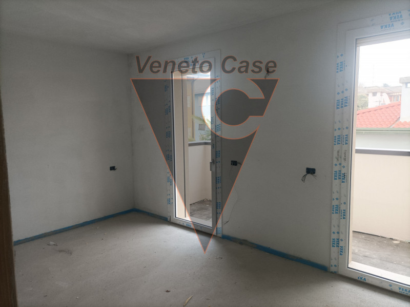 Scoprite questo affascinante appartamento di circa 95 mq situato a Padova, una delle città più st...