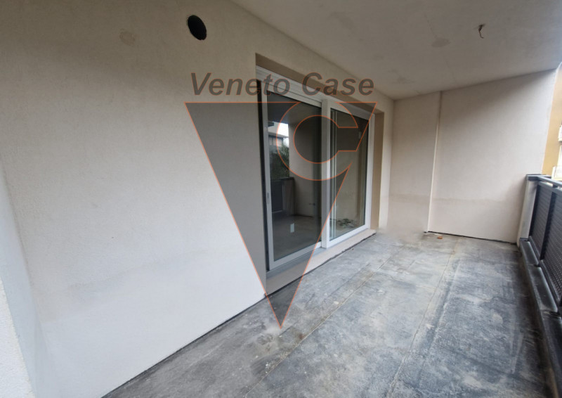 Scoprite questo affascinante appartamento di circa 95 mq situato a Padova, una delle città più st...