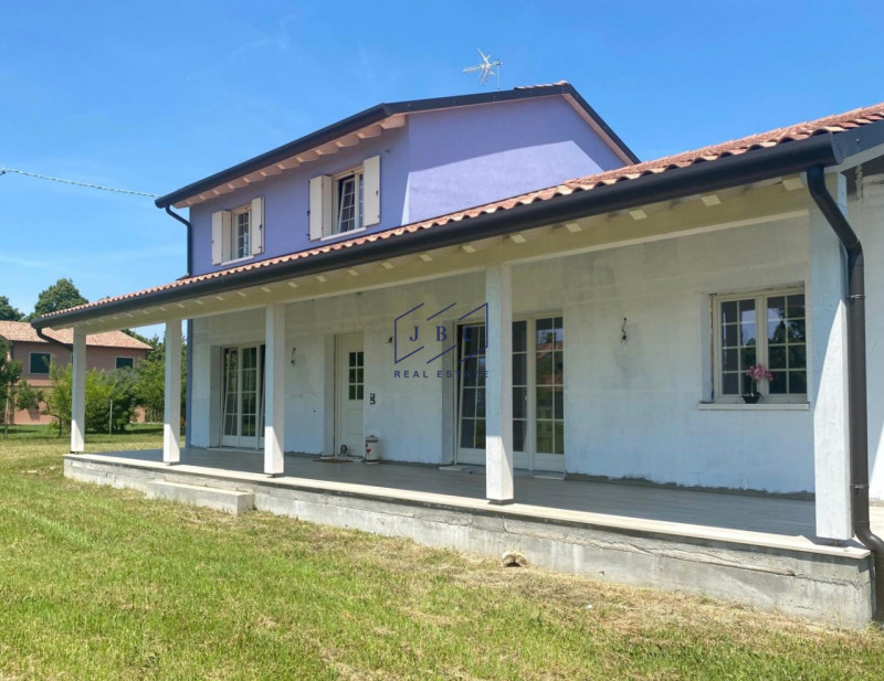 SAN BIAGIO DI CALLALTA - FAGARE’ (TV)
Questa splendida villa di campagna, realizzata secondo i pr...