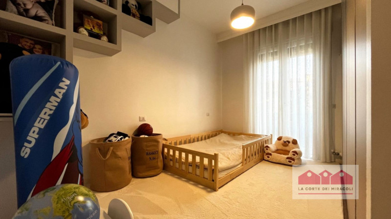 VILLAGGIO MONTE GRAPPA: BICAMERE FINEMENTE ARREDATO AL PIANO PRIMO E COMPOSTO DA AMPIO SOGGIORNO ...