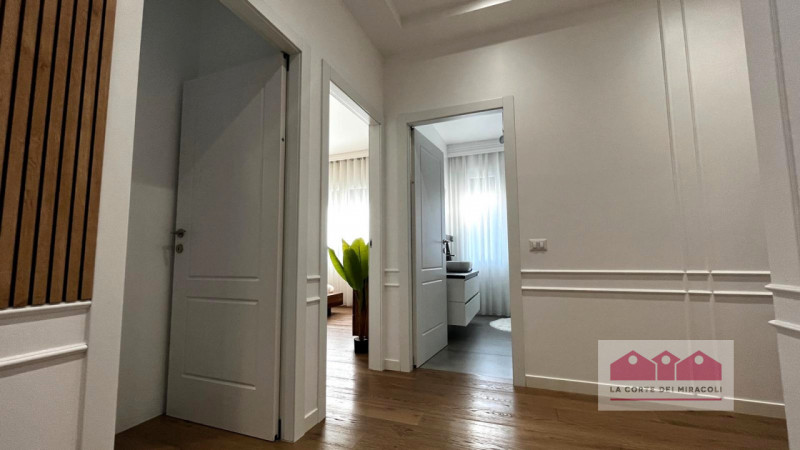 VILLAGGIO MONTE GRAPPA: BICAMERE FINEMENTE ARREDATO AL PIANO PRIMO E COMPOSTO DA AMPIO SOGGIORNO ...