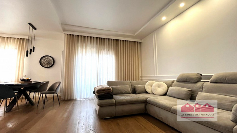 VILLAGGIO MONTE GRAPPA: BICAMERE FINEMENTE ARREDATO AL PIANO PRIMO E COMPOSTO DA AMPIO SOGGIORNO ...