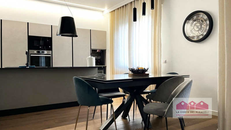 VILLAGGIO MONTE GRAPPA: BICAMERE FINEMENTE ARREDATO AL PIANO PRIMO E COMPOSTO DA AMPIO SOGGIORNO ...