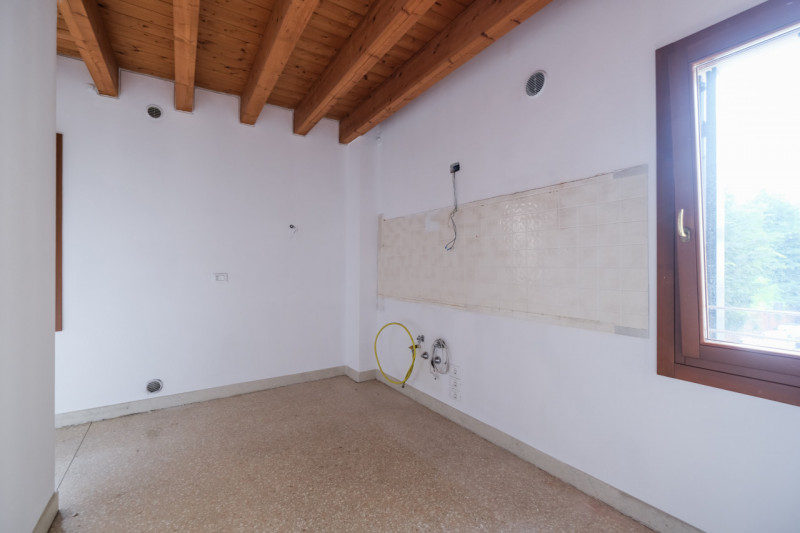 Nel cuore del centro storico di Vicenza, a pochi passi dal Duomo e all’interno della ZTL, proponi...