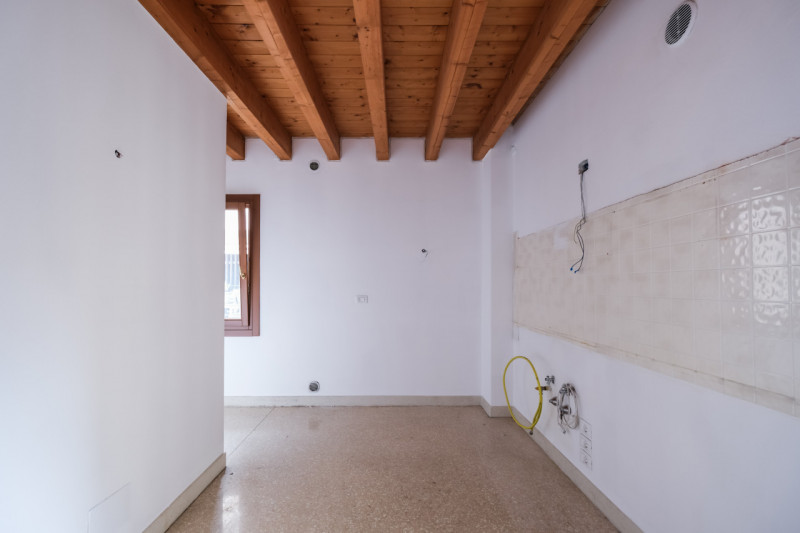 Nel cuore del centro storico di Vicenza, a pochi passi dal Duomo e all’interno della ZTL, proponi...