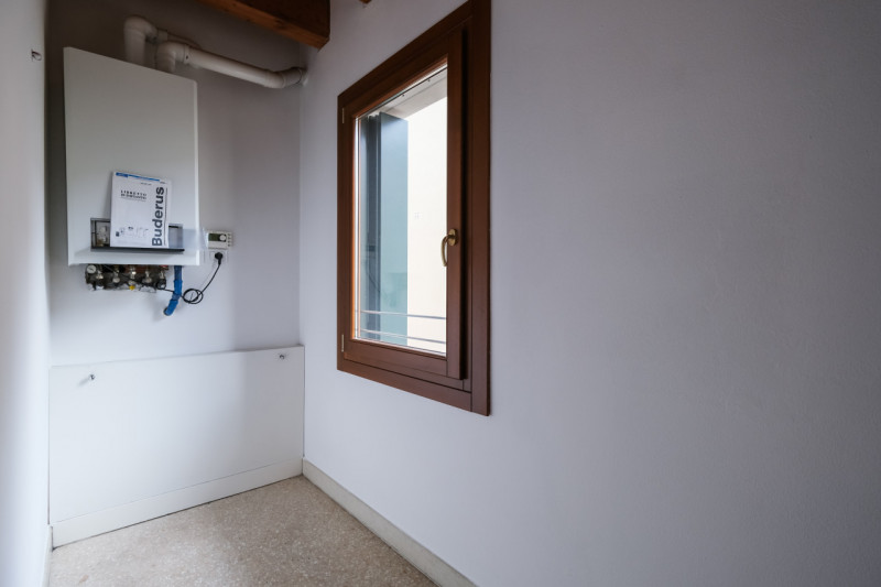 Nel cuore del centro storico di Vicenza, a pochi passi dal Duomo e all’interno della ZTL, proponi...