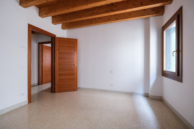 Nel cuore del centro storico di Vicenza, a pochi passi dal Duomo e all’interno della ZTL, proponi...