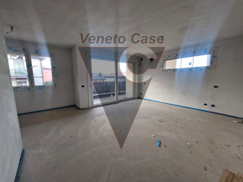 Scoprite questo affascinante appartamento di circa 110 mq situato a Padova, una delle città più s...