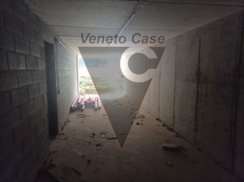 Scoprite questo affascinante appartamento di circa 110 mq situato a Padova, una delle città più s...