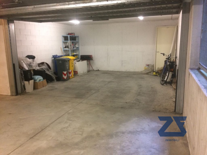 Elegante attico a due passi dal centro storico composto da un'ampia zona giorno luminosa e accogl...