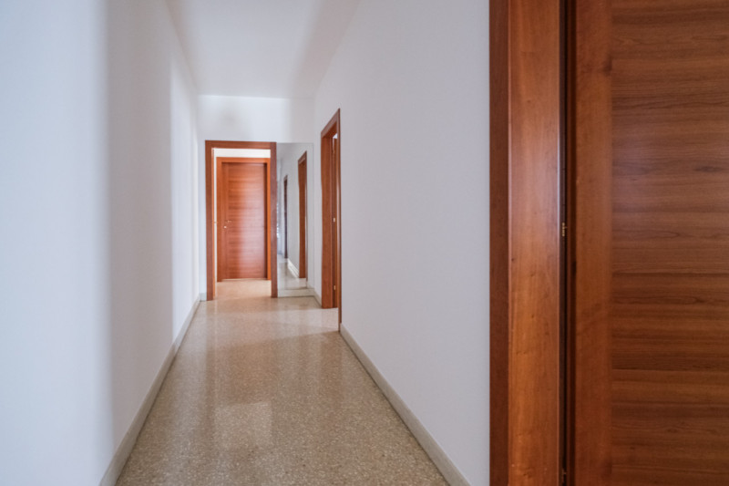 Nel cuore del centro storico di Vicenza, a pochi passi dal Duomo e all’interno della ZTL, proponi...