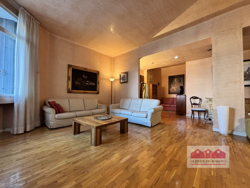 VIALE ROMA: TRICAMERE ARREDATO IN CENTRO STORICO. RICHIESTA EURO 1.200 + SPESE CONDOMINIALI RIF. ...