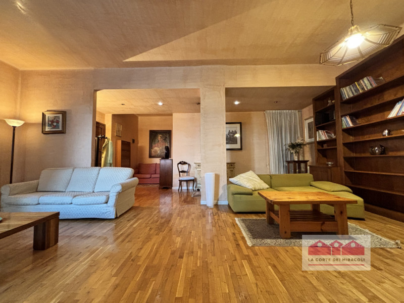 VIALE ROMA: TRICAMERE ARREDATO IN CENTRO STORICO. RICHIESTA EURO 1.200 + SPESE CONDOMINIALI RIF. ...