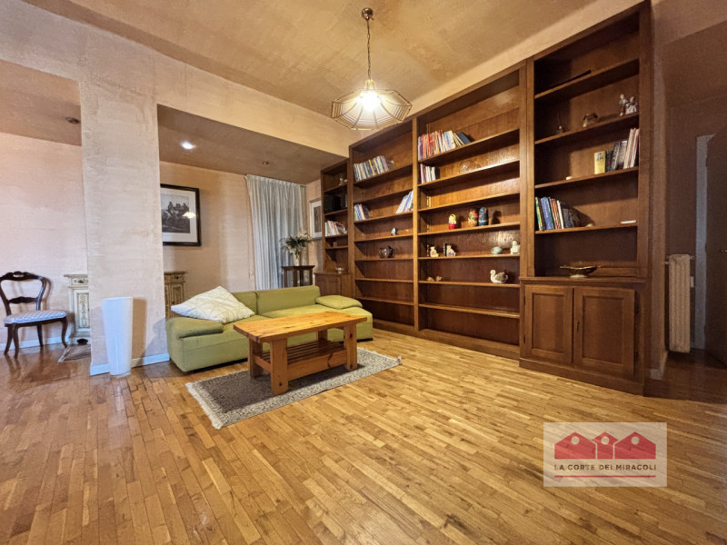 VIALE ROMA: TRICAMERE ARREDATO IN CENTRO STORICO. RICHIESTA EURO 1.200 + SPESE CONDOMINIALI RIF. ...