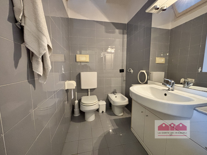 VIALE ROMA: TRICAMERE ARREDATO IN CENTRO STORICO. RICHIESTA EURO 1.200 + SPESE CONDOMINIALI RIF. ...