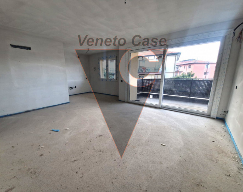 Scoprite questo affascinante appartamento di circa 110 mq situato a Padova, una delle città più s...