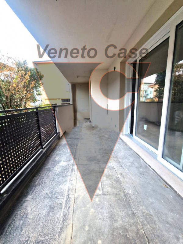 Scoprite questo affascinante appartamento di circa 110 mq situato a Padova, una delle città più s...