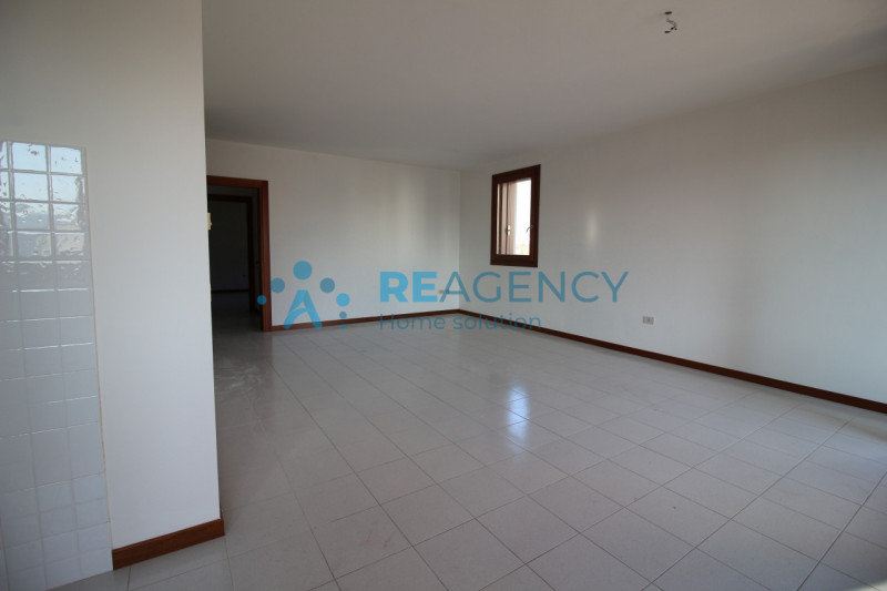 Chiuppano

Stai cercando un ampio e luminoso appartamento in affitto?

Prezzo € 670 mensili (+spe...