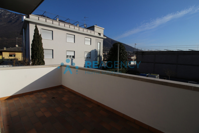 Chiuppano

Stai cercando un ampio e luminoso appartamento in affitto?

Prezzo € 670 mensili (+spe...