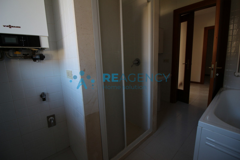 Chiuppano

Stai cercando un ampio e luminoso appartamento in affitto?

Prezzo € 670 mensili (+spe...