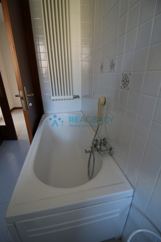 Chiuppano

Stai cercando un ampio e luminoso appartamento in affitto?

Prezzo € 670 mensili (+spe...