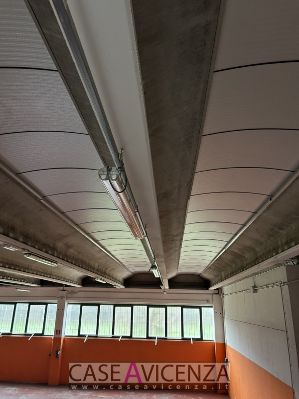 MONTEGALDA - C.E.G  - PROPONIAMO IN AFFITTO porzione di Capannone d'angolo, di circa 400 mq con h...