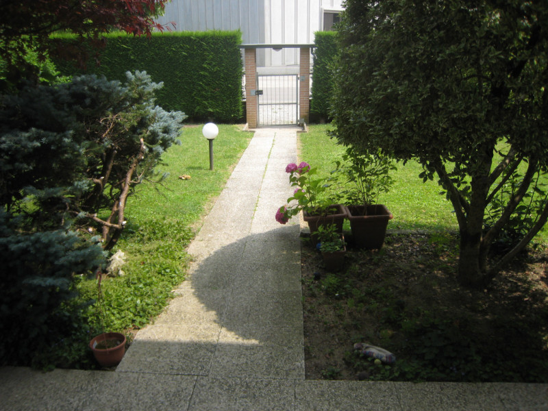 BIFAMILIARE AFFIANCATA CON 4 CAMERE, GIARDINO E GARAGE DOPPIO, IN VENDITA A EURO 395.000, ZONA NO...
