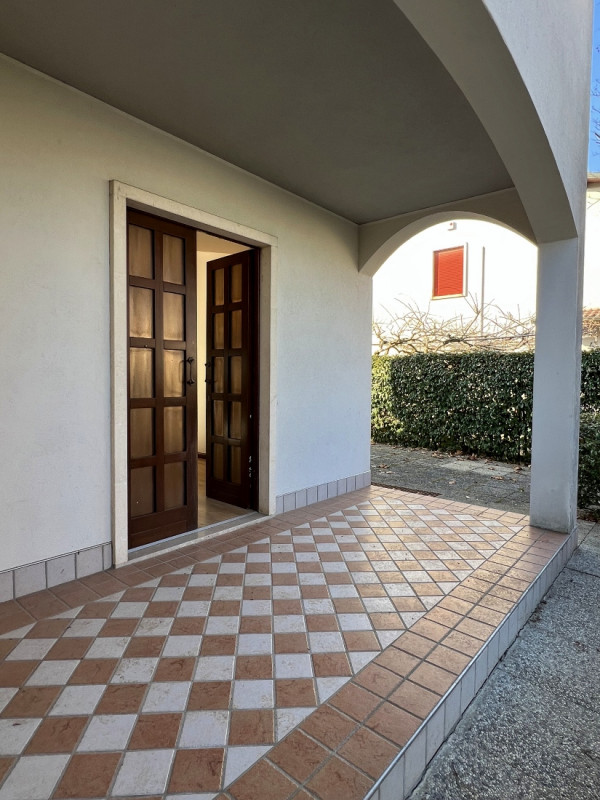 BIFAMILIARE AFFIANCATA CON 4 CAMERE, GIARDINO E GARAGE DOPPIO, IN VENDITA A EURO 395.000, ZONA NO...
