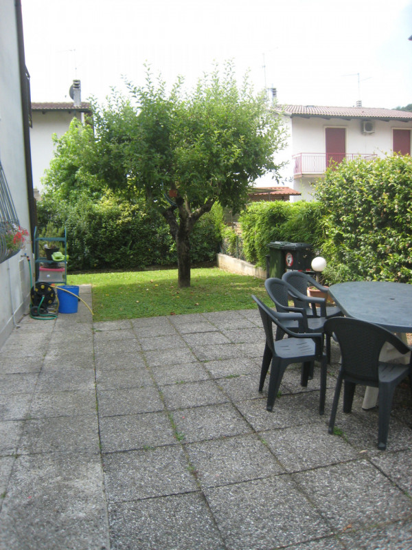 BIFAMILIARE AFFIANCATA CON 4 CAMERE, GIARDINO E GARAGE DOPPIO, IN VENDITA A EURO 395.000, ZONA NO...