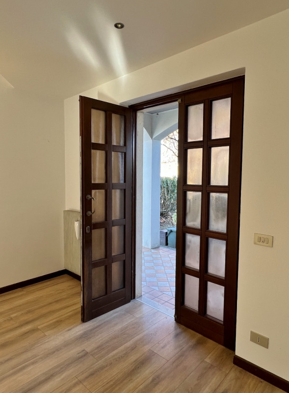 BIFAMILIARE AFFIANCATA CON 4 CAMERE, GIARDINO E GARAGE DOPPIO, IN VENDITA A EURO 395.000, ZONA NO...